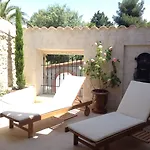 Casa de hóspedes La Glycine Blanche 4*