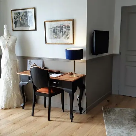 La Glycine Blanche Pomas