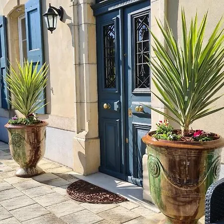 La Glycine Blanche Pomas
