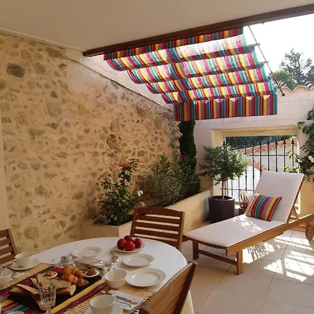 La Glycine Blanche Pomas