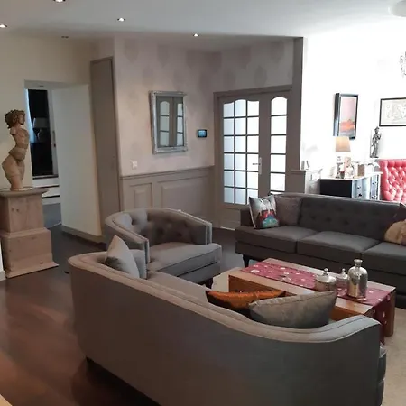 La Glycine Blanche 4* Pomas