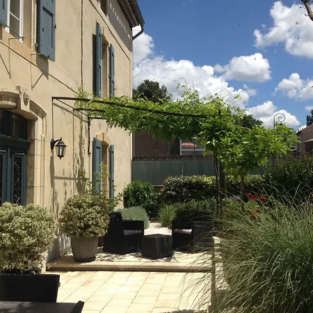 La Glycine Blanche Pomas