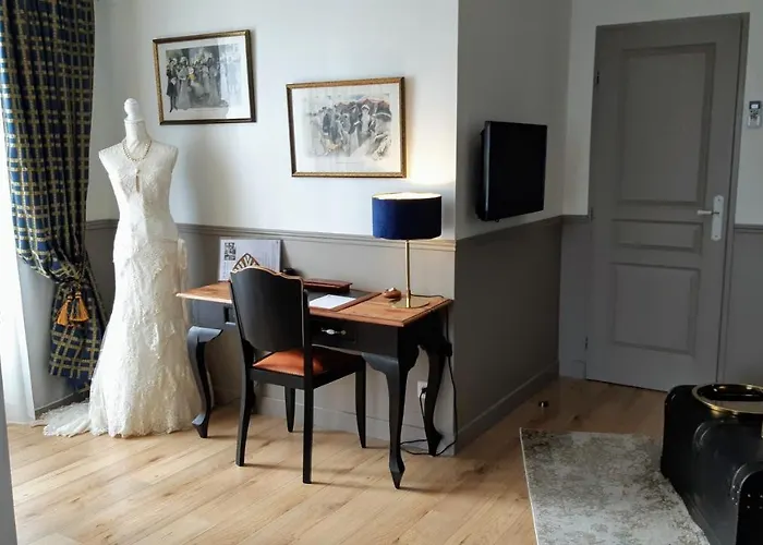 La Glycine Blanche Pomas