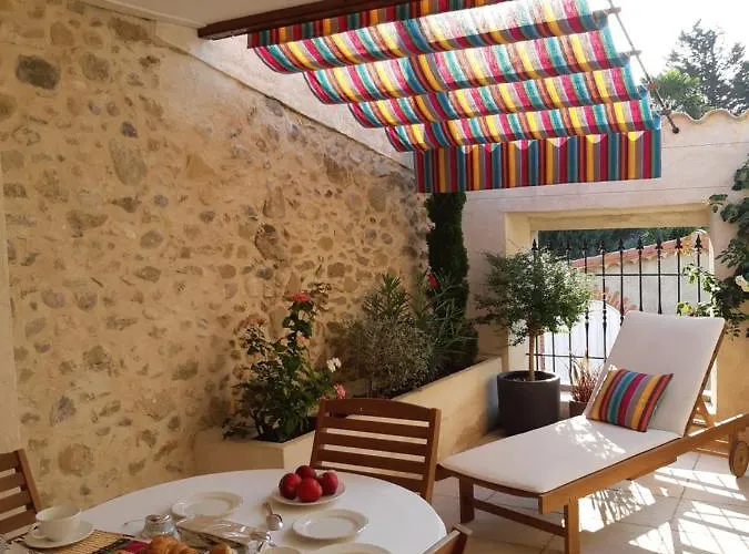 La Glycine Blanche Pomas