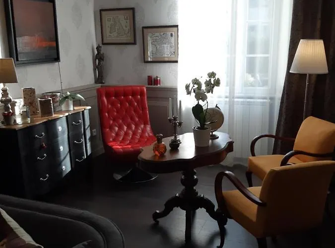 Πανσιόν La Glycine Blanche Pomas