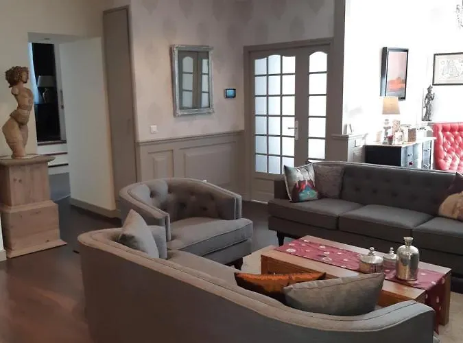 La Glycine Blanche 4* Pomas