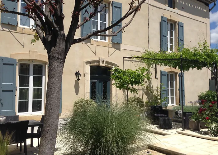 La Glycine Blanche Pomas