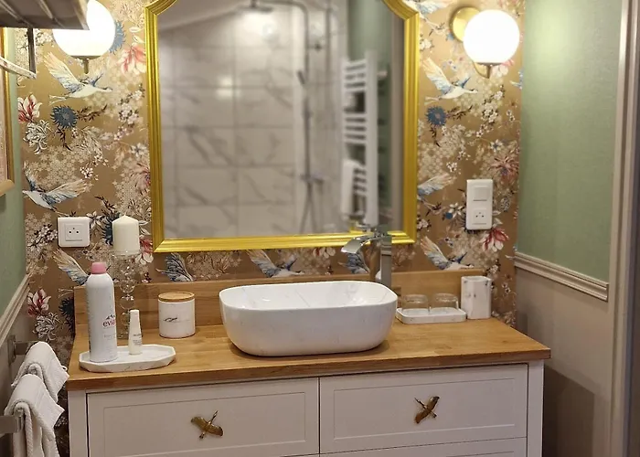 Πανσιόν La Glycine Blanche 4*