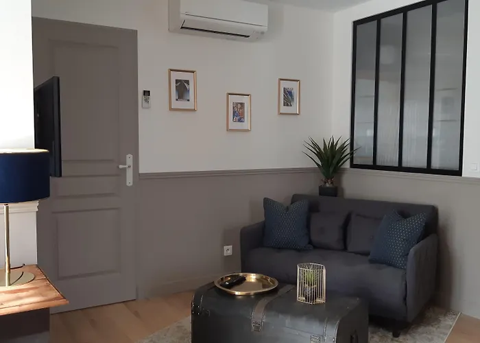 La Glycine Blanche Πανσιόν Pomas